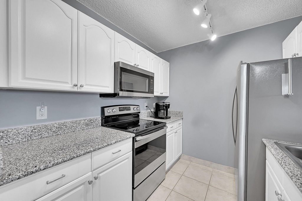 Photo of 1625 Meadows Circle W, Boynton Beach, FL 33436 (MLS # R11086080)