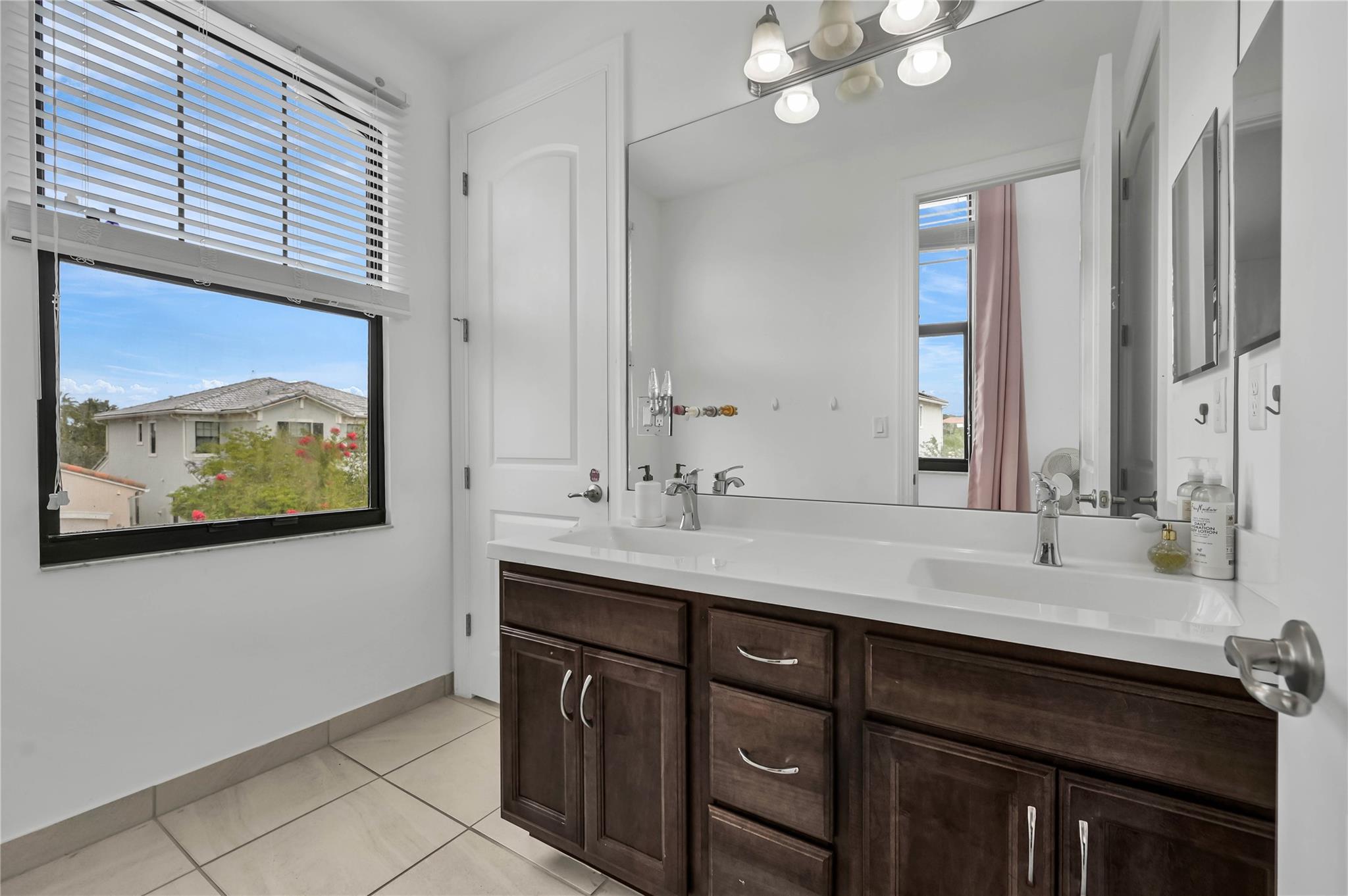Coral Lago - Residential Lease
