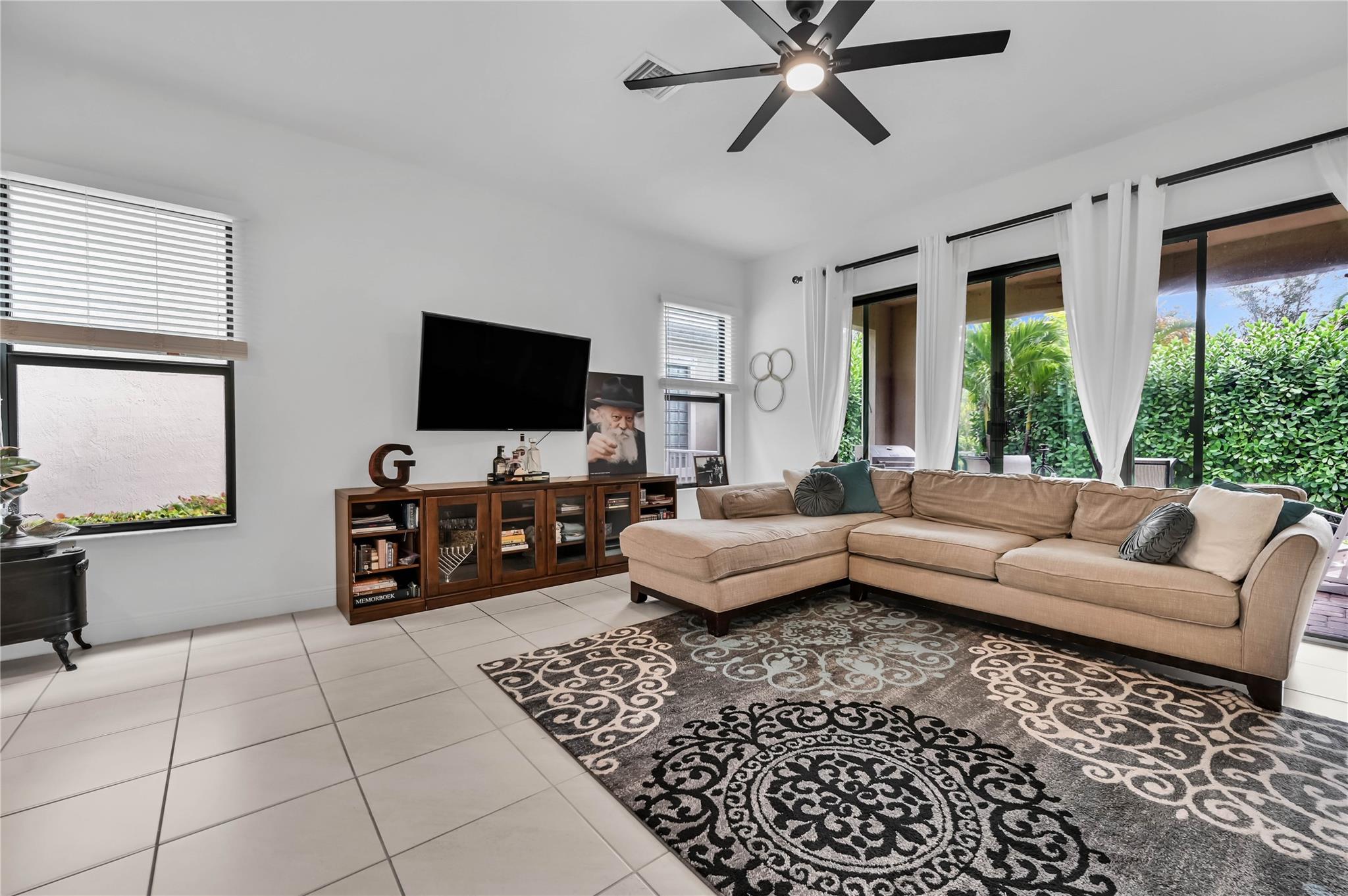 Coral Lago - Residential Lease