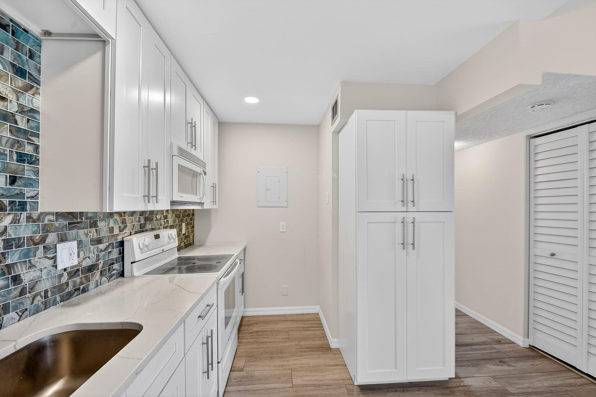 PINE RIDGE NORTH VILLAGE IV CONDO - Residential Lease