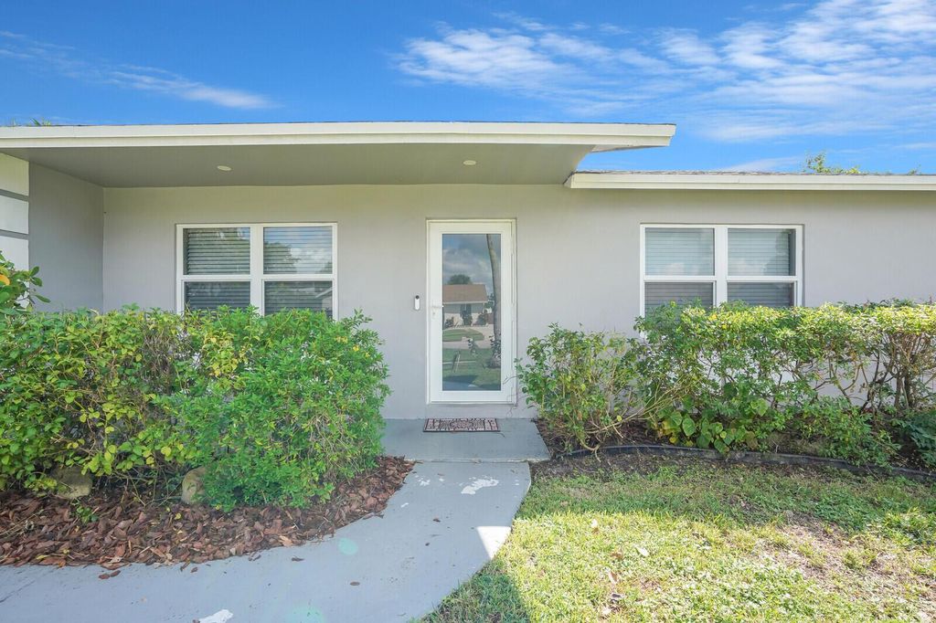Photo of 9540 Richmond Circle, Boca Raton, FL 33434 (MLS # R11134961)