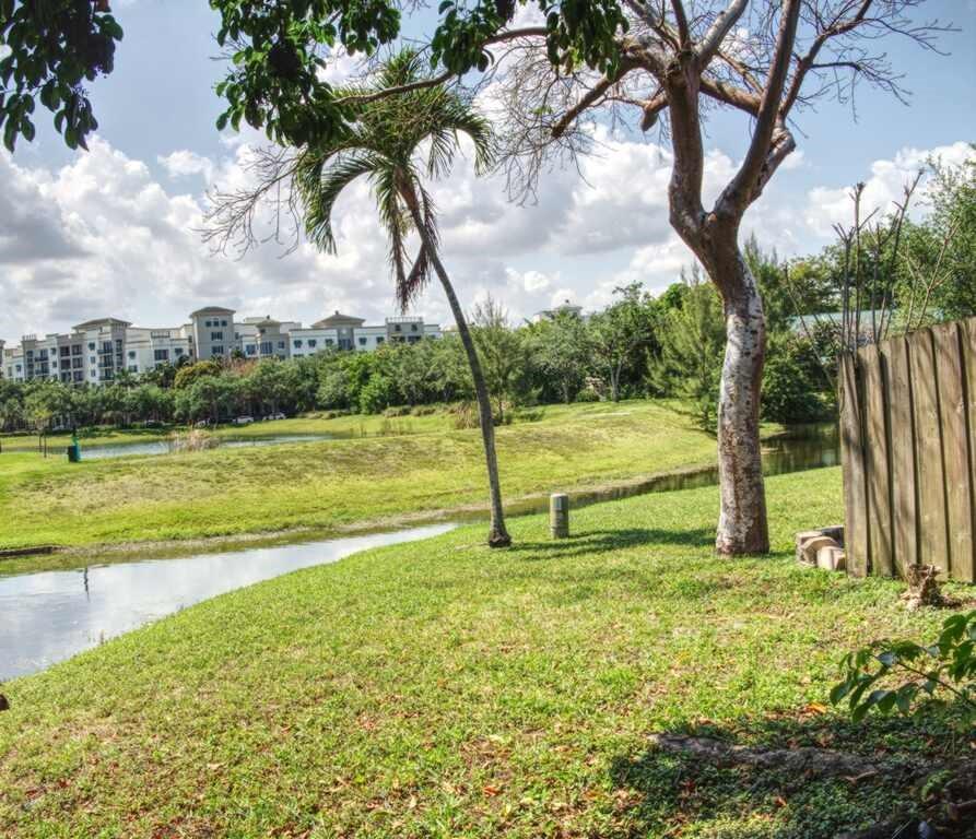 Village Townhouses Jacara - Residential