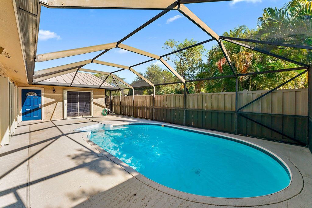 Photo of 5284 Eagle Lake Drive, Palm Beach Gardens, FL 33418 (MLS # R10917571)