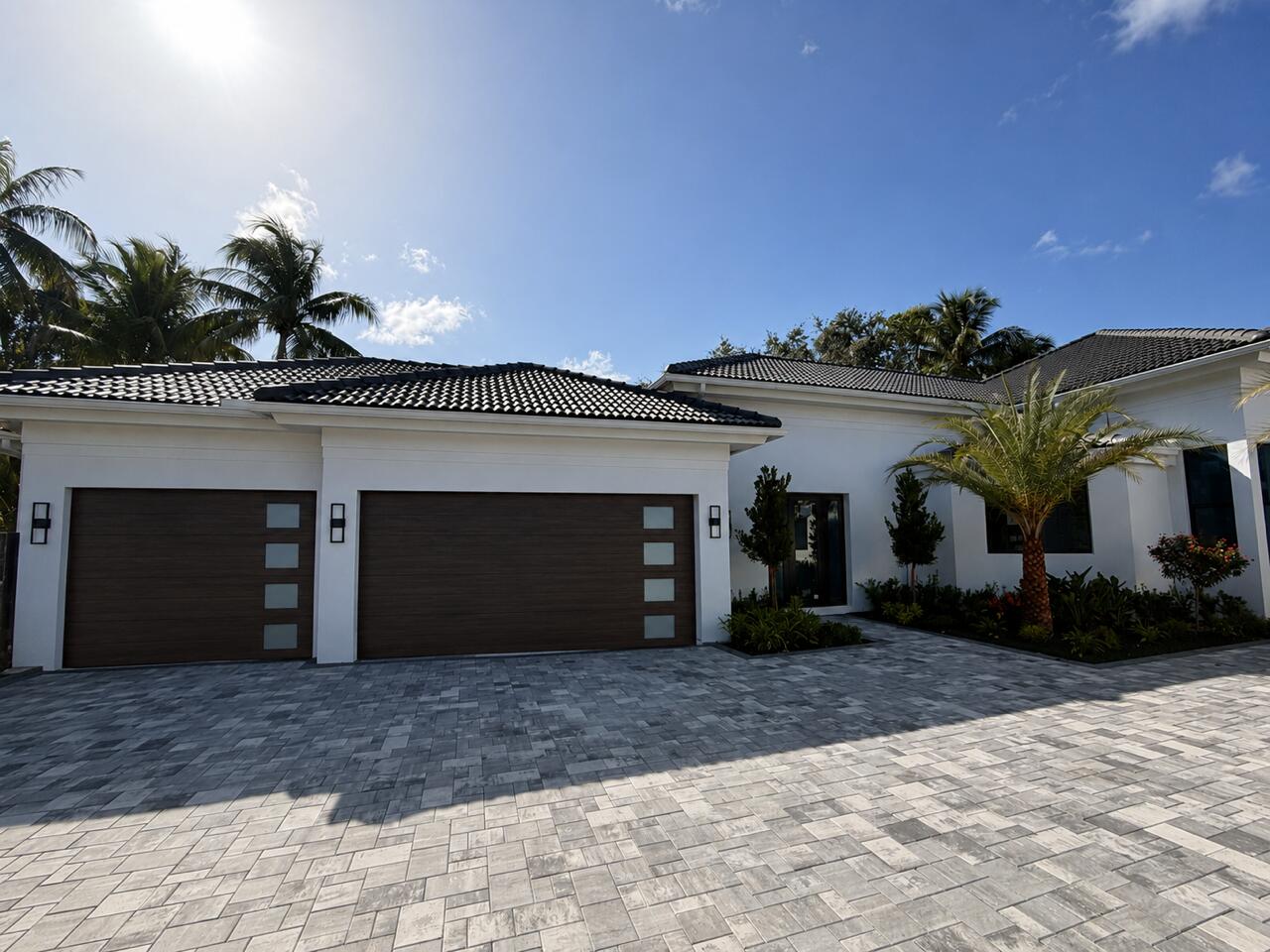 2525 Seminole Circle