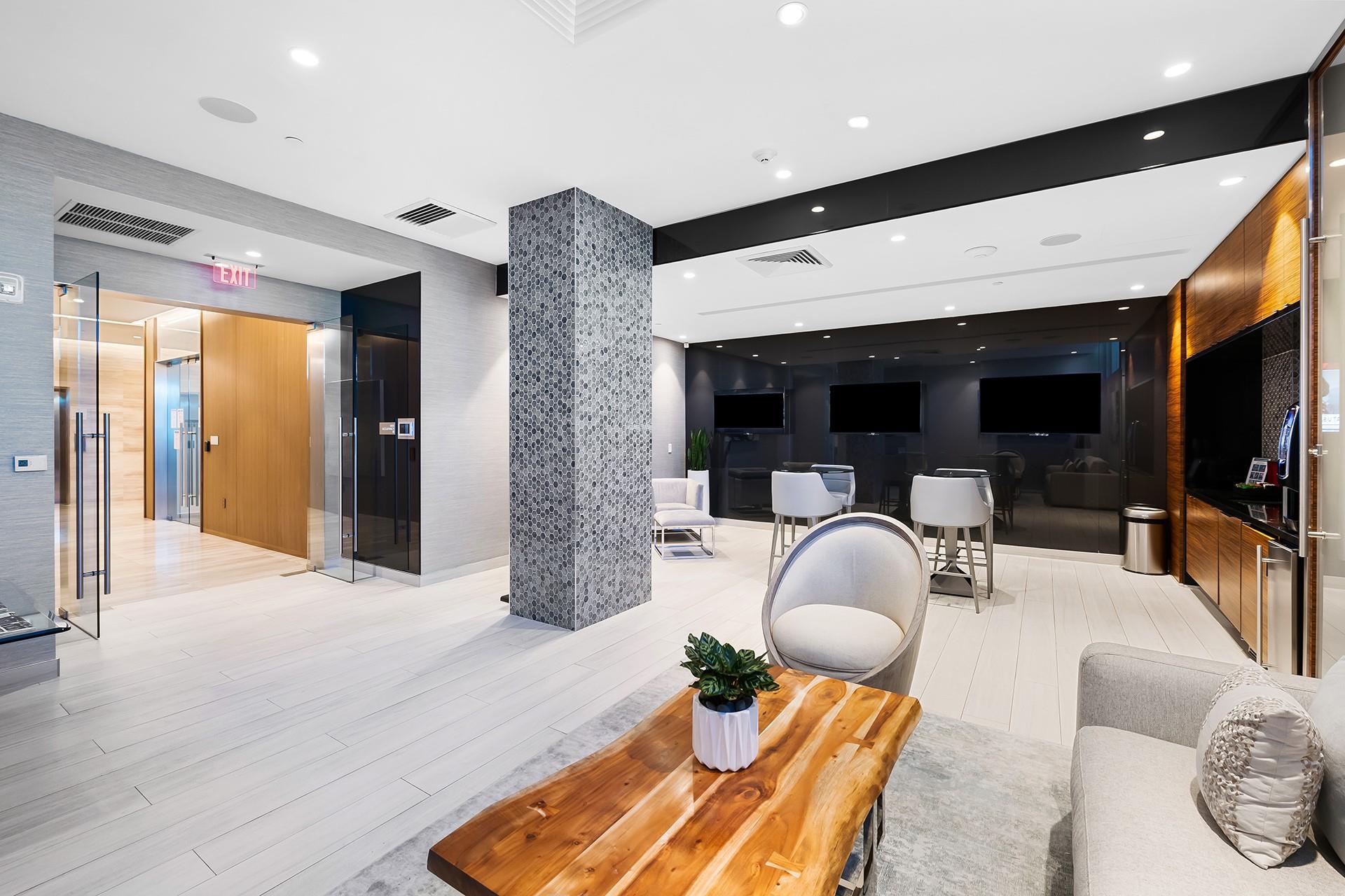 PARAMOUNT - Residential