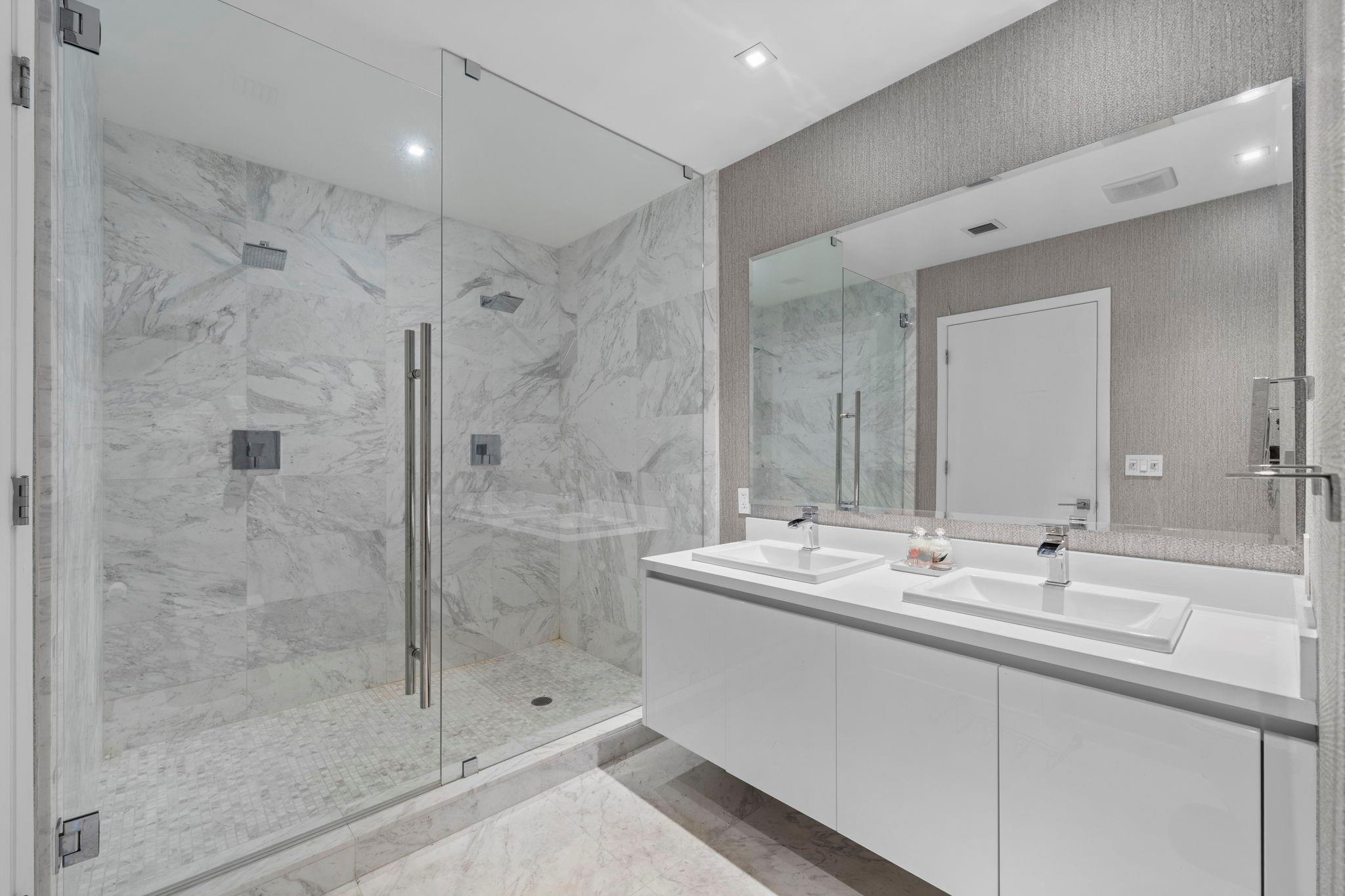 PARAMOUNT - Residential