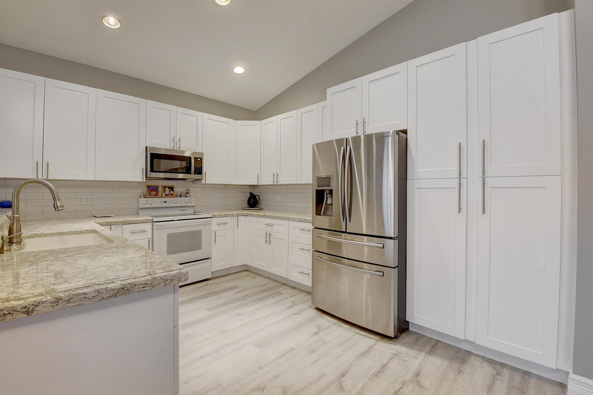 VALENCIA LAKES 1 - Residential Lease