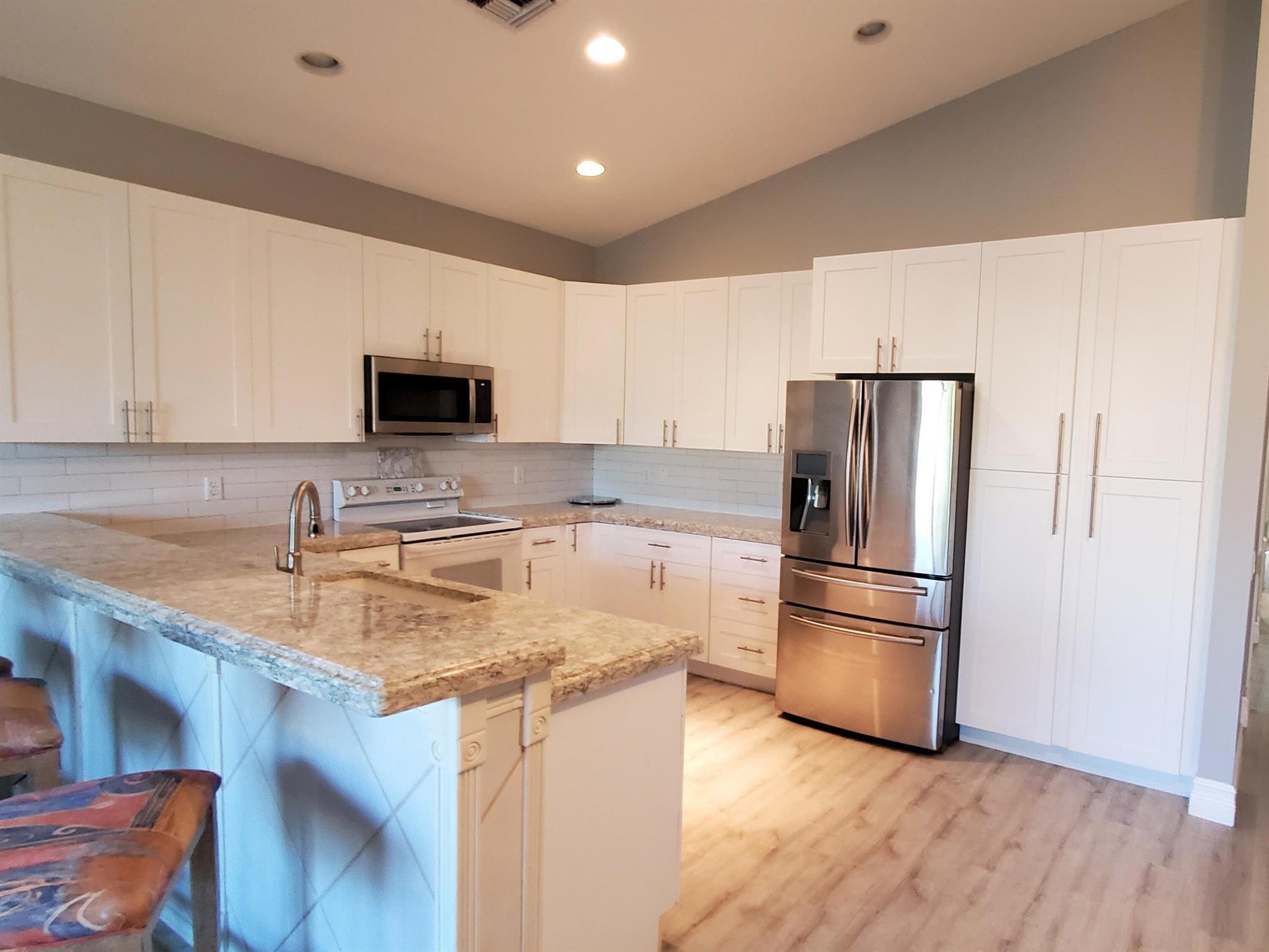 VALENCIA LAKES 1 - Residential Lease