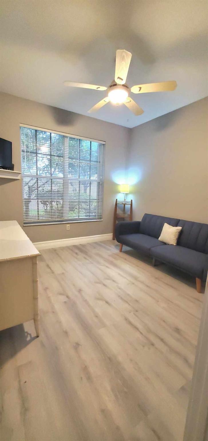 VALENCIA LAKES 1 - Residential Lease