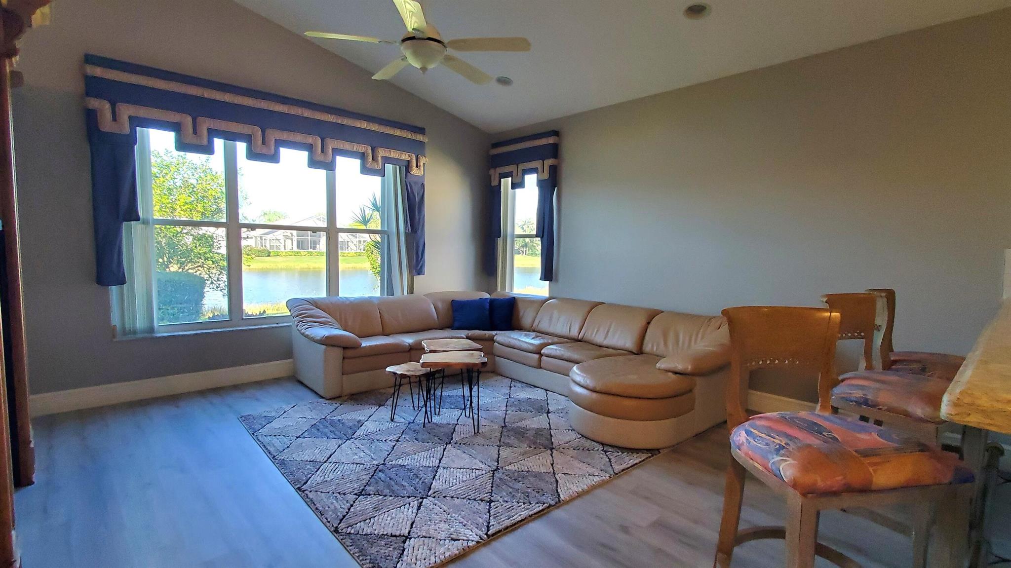 VALENCIA LAKES 1 - Residential Lease