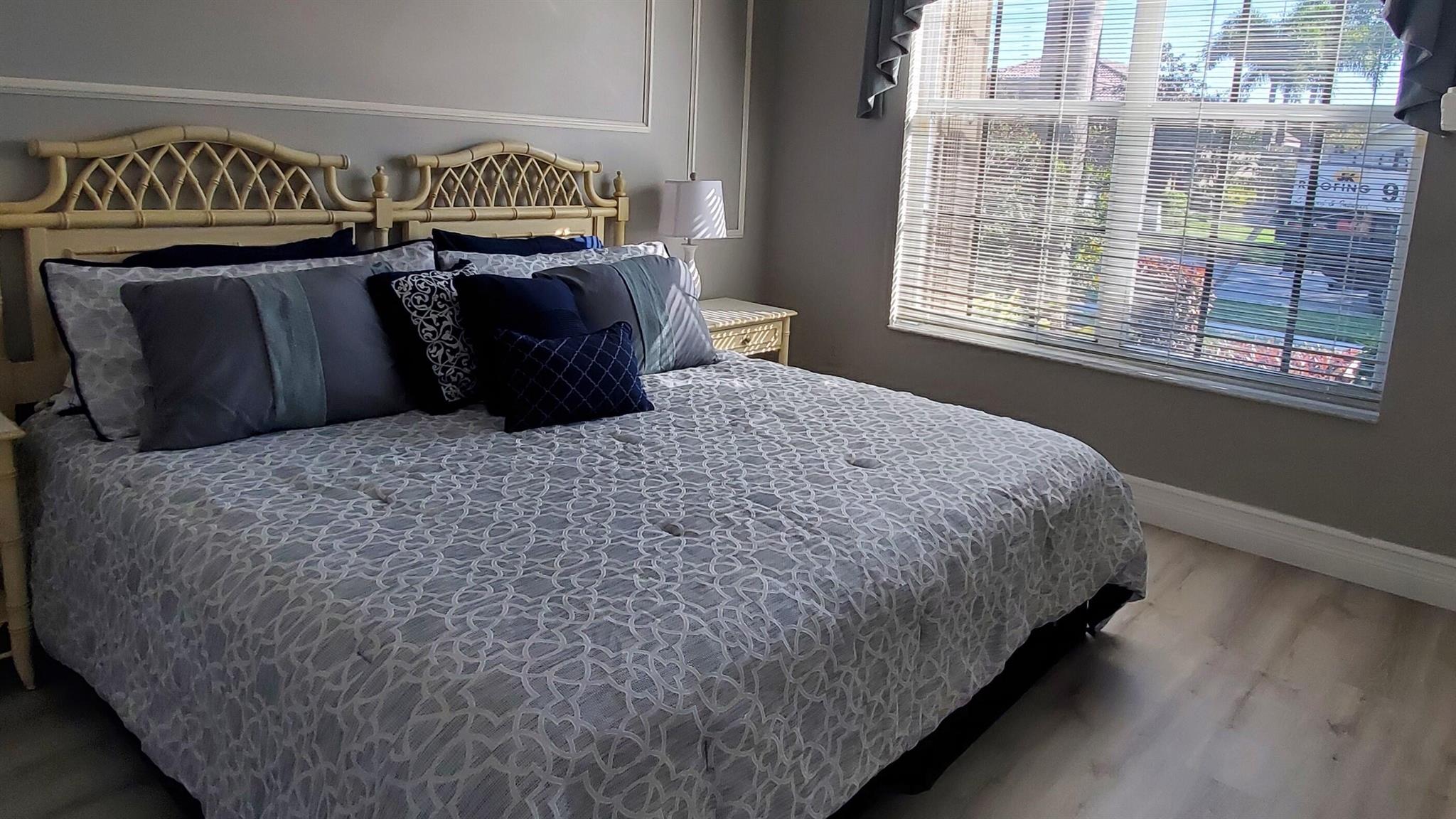 VALENCIA LAKES 1 - Residential Lease