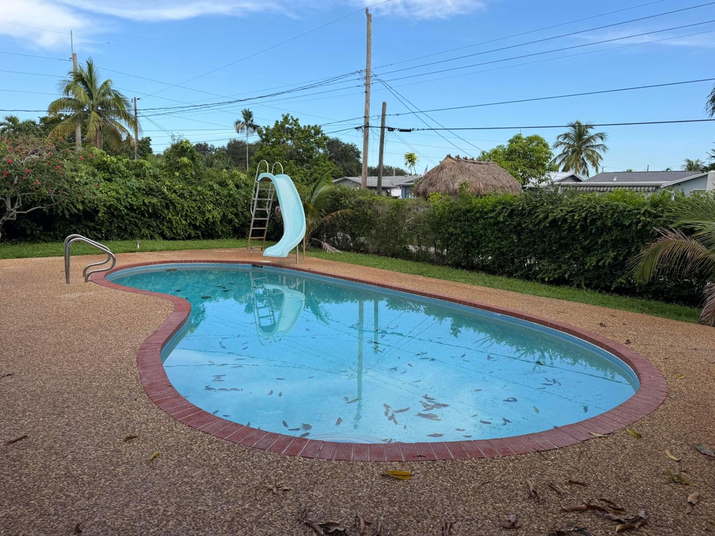 Photo of 5501 MONROE Street, Hollywood, FL 33021 (MLS # B26071099)