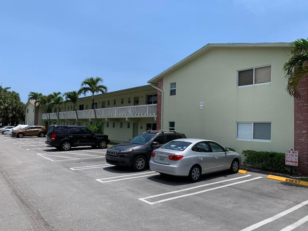 Photo of 658 NE 6th Court #L, Boynton Beach, FL 33435 (MLS # R11125222)