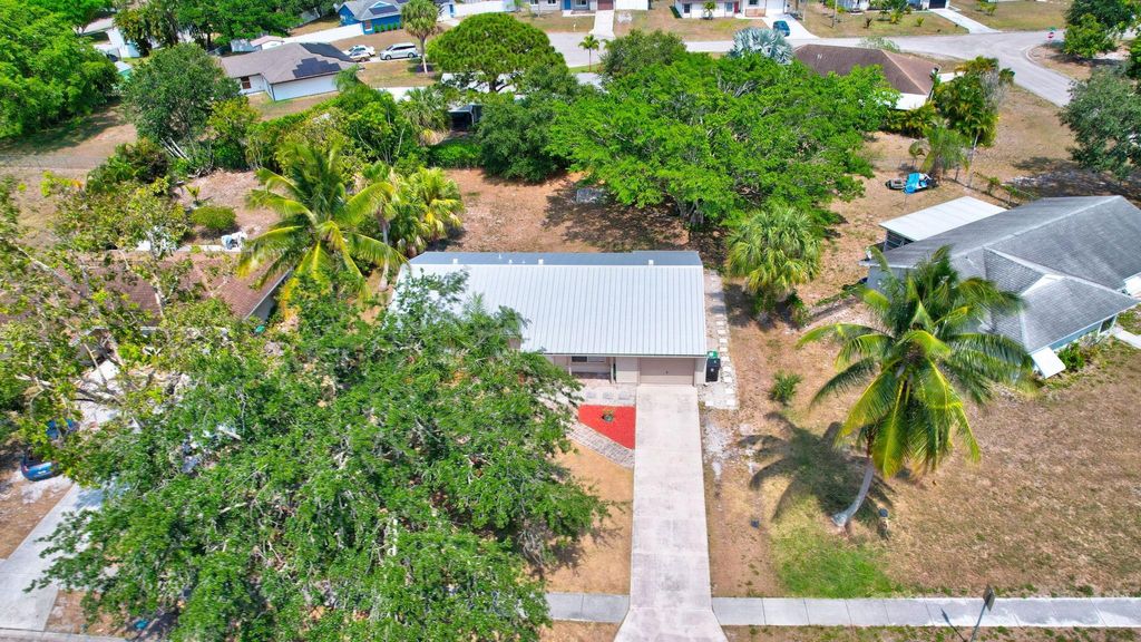 Photo of 766 SW Belmont Circle, Port Saint Lucie, FL 34953 (MLS # F10439269)