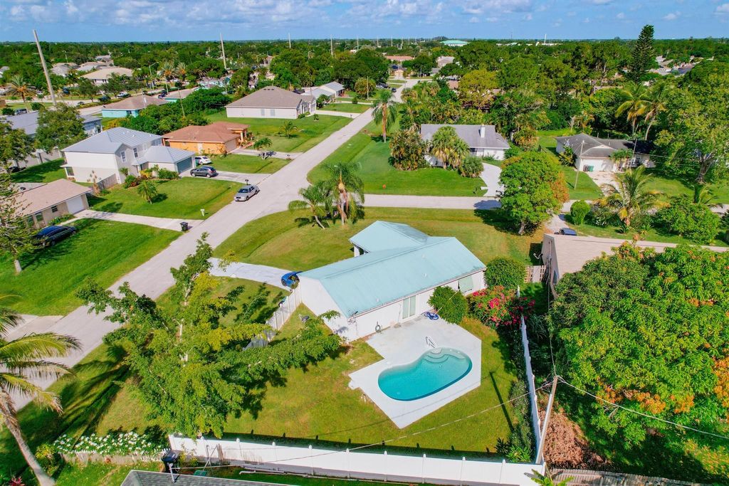 Photo of 541 SE Chapman Avenue, Port St Lucie, FL 34984 (MLS # R10905878)