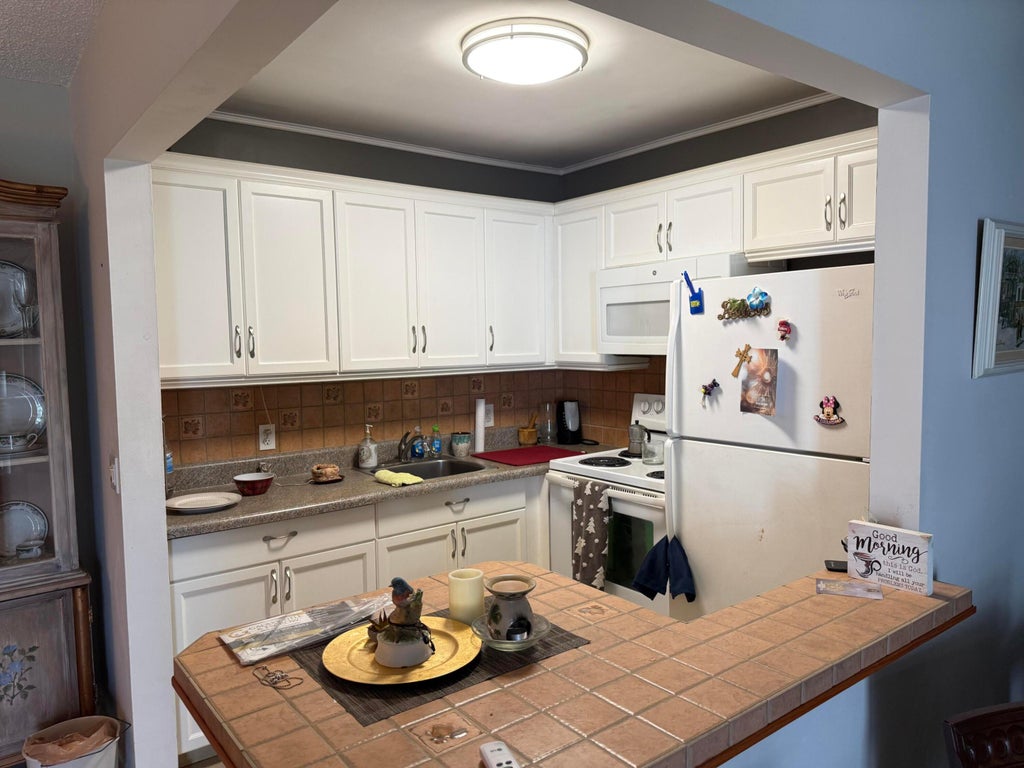 Photo of 15 CHATHAM A #15, West Palm Beach, FL 33417 (MLS # B26072868)