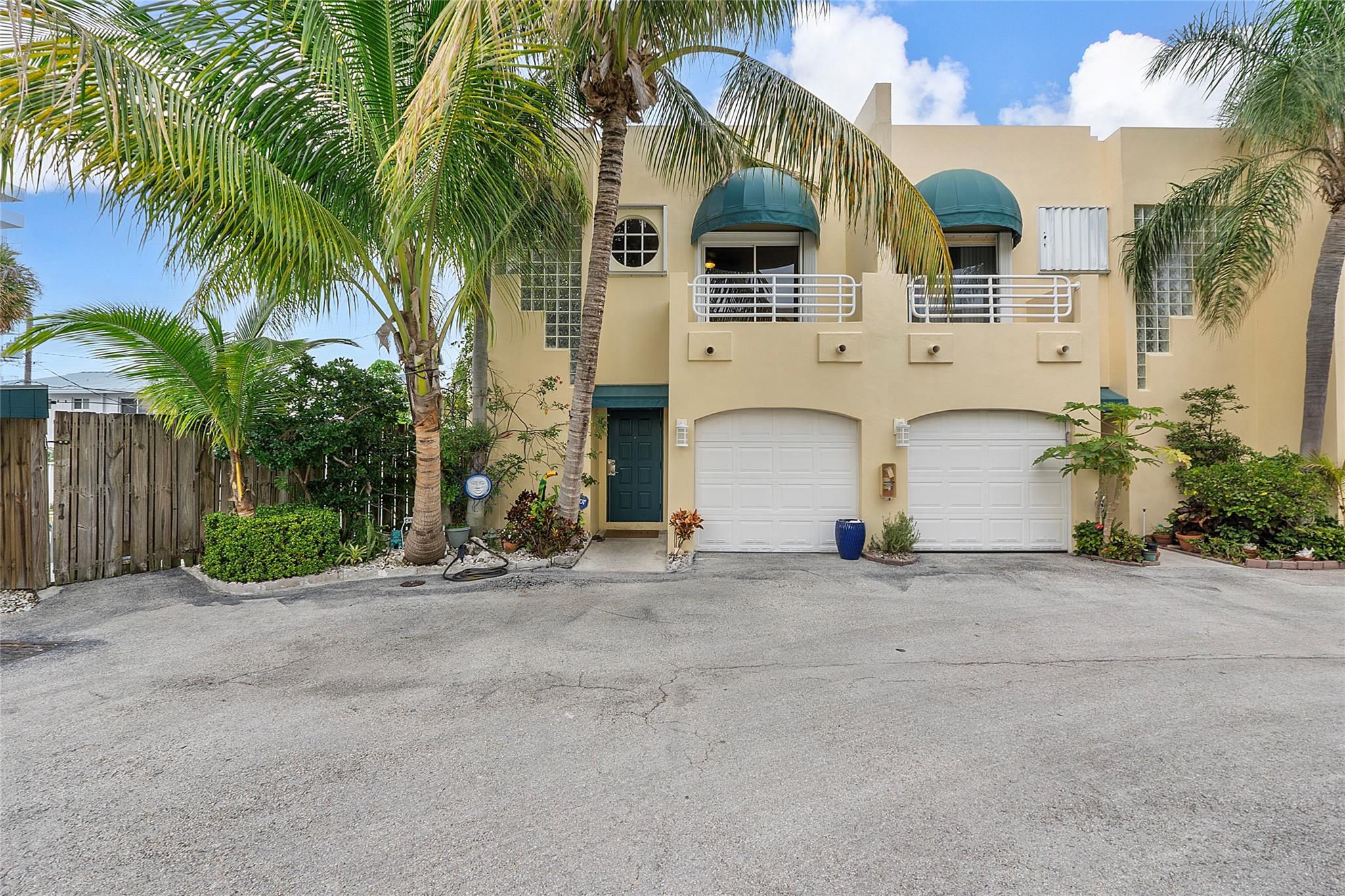 3221 NE 16 Street 100