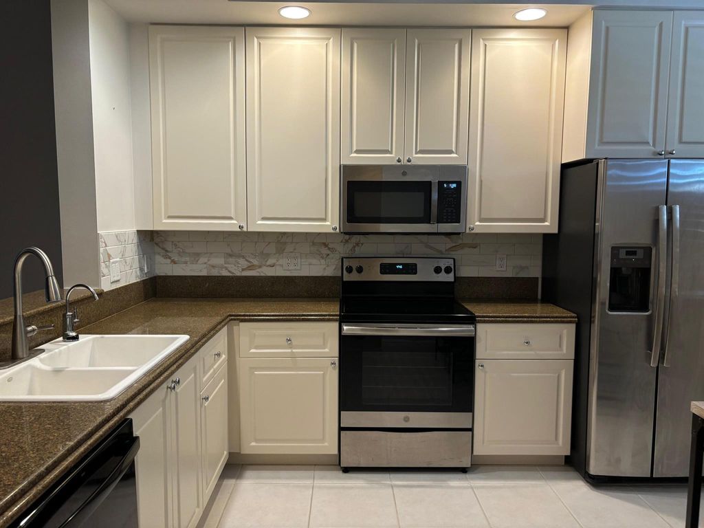 Photo of 19 Harbour Isle Drive W #305, Fort Pierce, FL 34949 (MLS # R11007180)