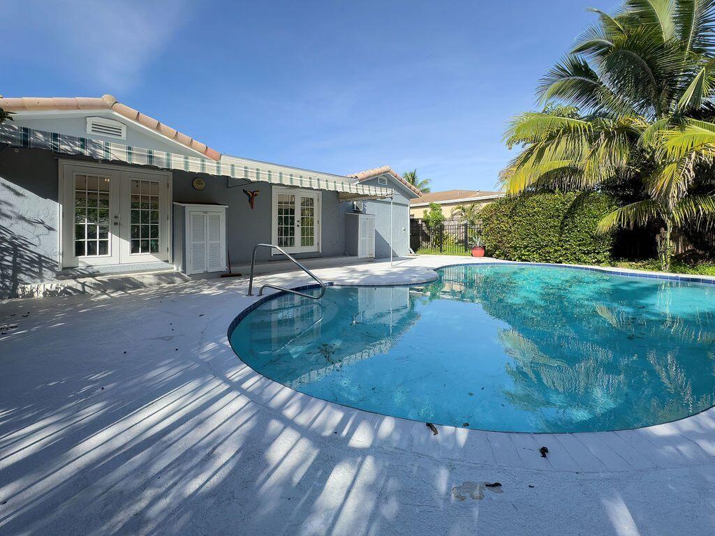 OAKLAND PARK SECOND ADD - Residential Income