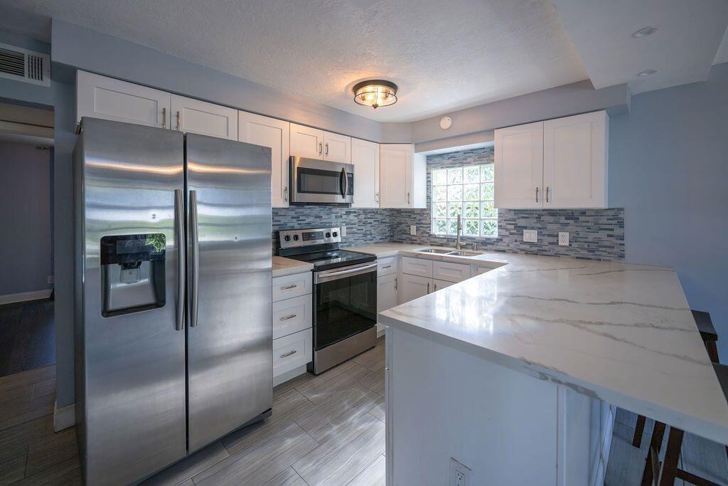 OAKLAND PARK SECOND ADD - Residential Income