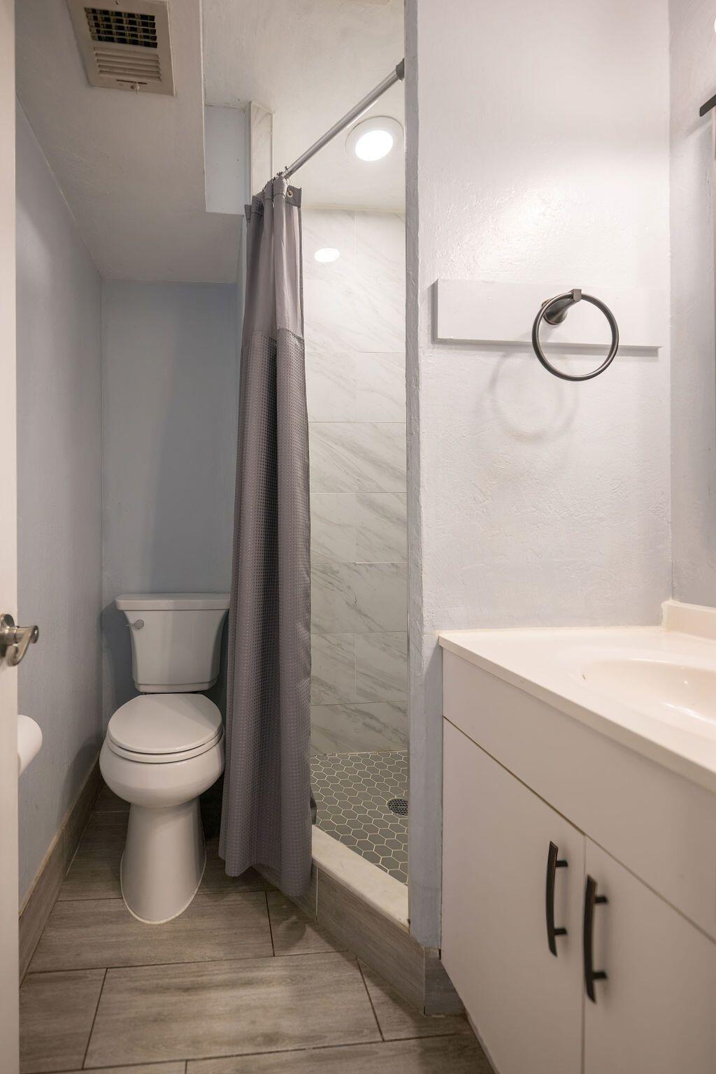 OAKLAND PARK SECOND ADD - Residential Income