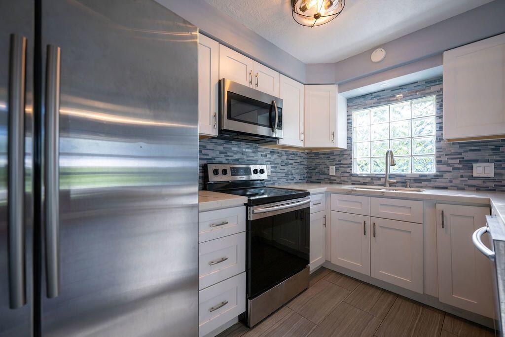 OAKLAND PARK SECOND ADD - Residential Income