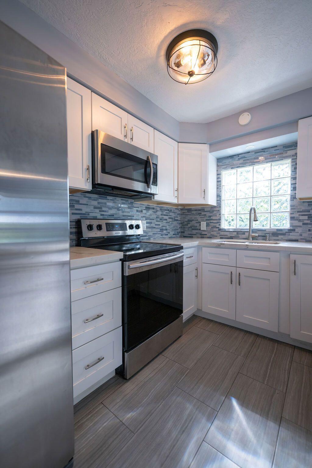 OAKLAND PARK SECOND ADD - Residential Income