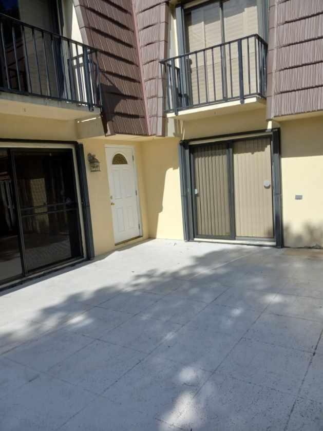 Beautiful well-maintained townhouse in the heart of Palm Beach Gardens. Updated kitchen and bathrooms. Accordion shutters. Close to the Gardens Mall, numerous restaurants and A rated schools. Excellent location for medical staff personnel residences.