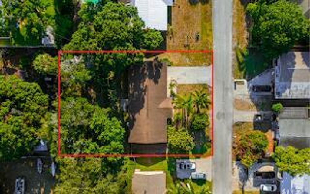 Photo of 1809 Linwood Avenue, Fort Pierce, FL 34982 (MLS # R10982631)