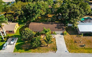 Photo of 1809 Linwood Avenue, Fort Pierce, FL 34982 (MLS # R10982631)