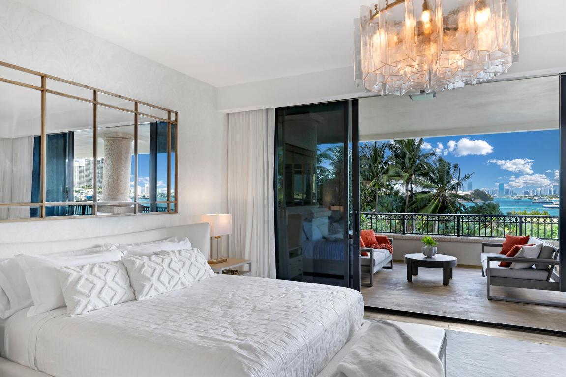 PALAZZO DEL SOL/DELLA LUNA AT FISHER ISLAND CONDO - Residential