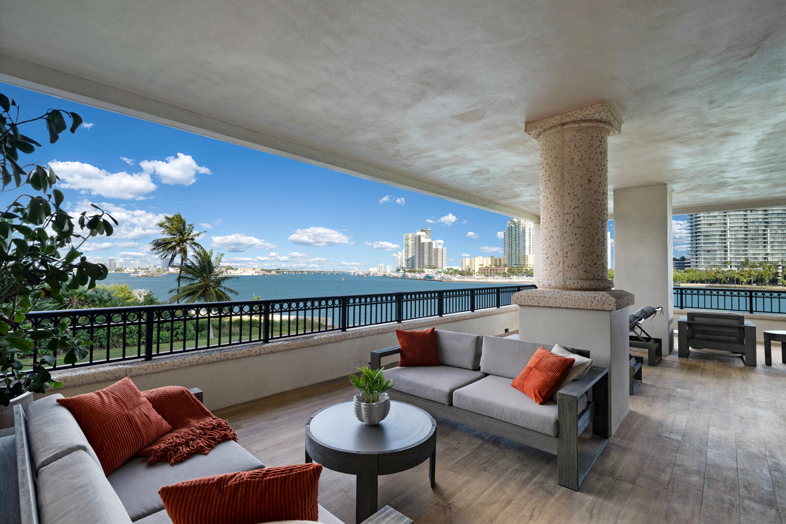 PALAZZO DEL SOL/DELLA LUNA AT FISHER ISLAND CONDO - Residential