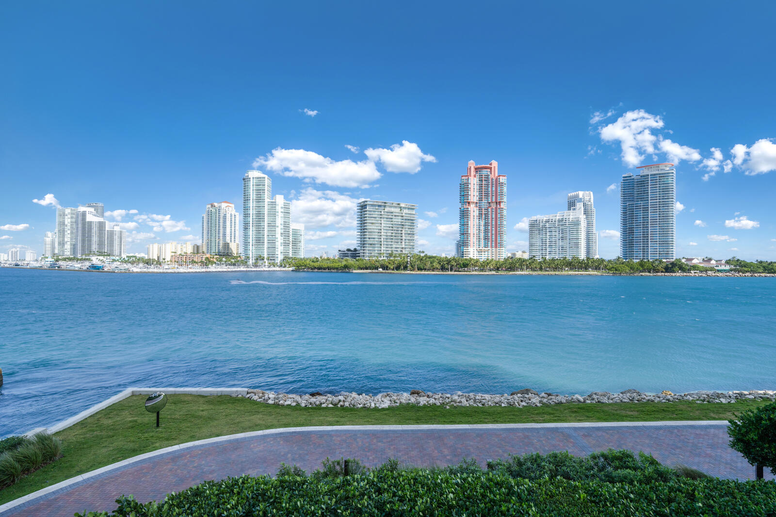 PALAZZO DEL SOL/DELLA LUNA AT FISHER ISLAND CONDO - Residential