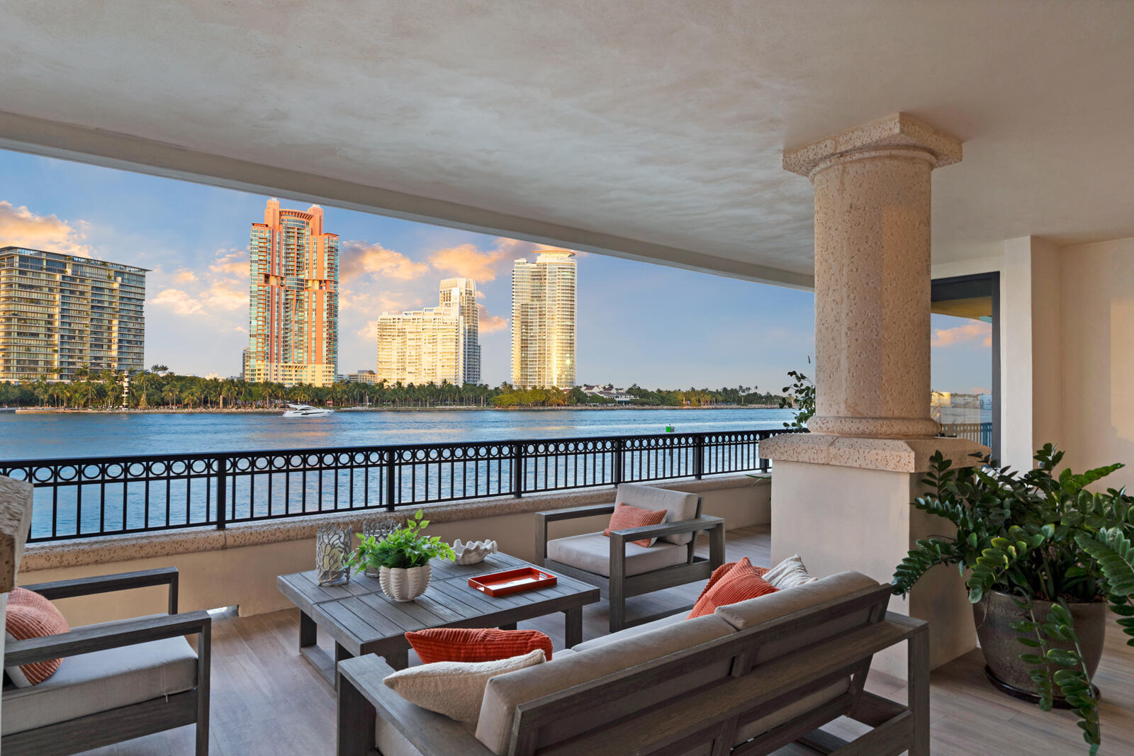 PALAZZO DEL SOL/DELLA LUNA AT FISHER ISLAND CONDO - Residential