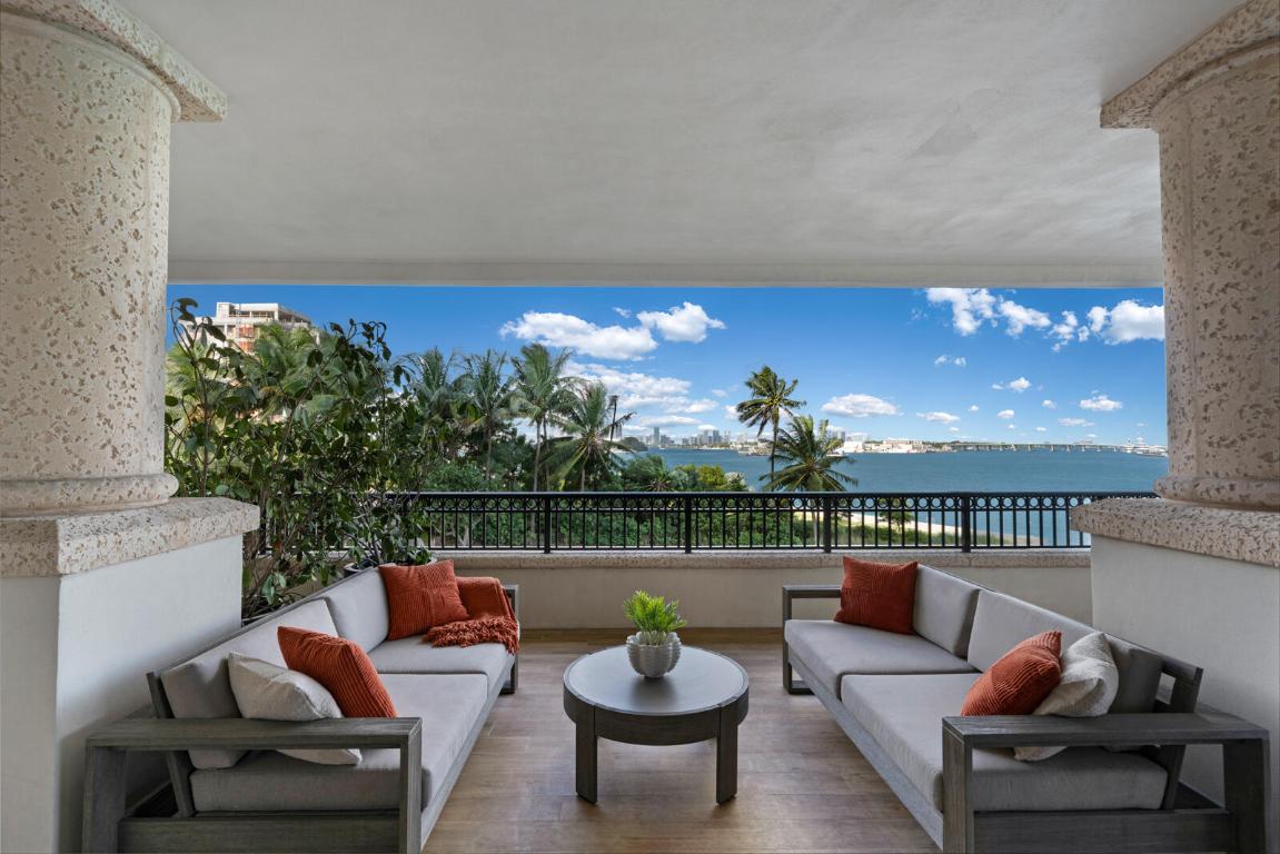 PALAZZO DEL SOL/DELLA LUNA AT FISHER ISLAND CONDO - Residential
