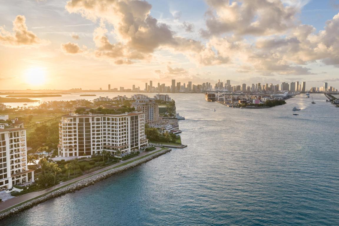 PALAZZO DEL SOL/DELLA LUNA AT FISHER ISLAND CONDO - Residential