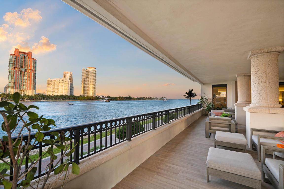 PALAZZO DEL SOL/DELLA LUNA AT FISHER ISLAND CONDO - Residential