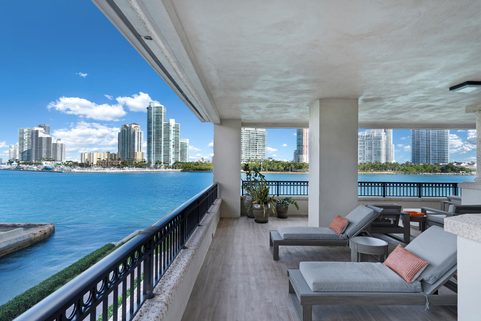 PALAZZO DEL SOL/DELLA LUNA AT FISHER ISLAND CONDO - Residential