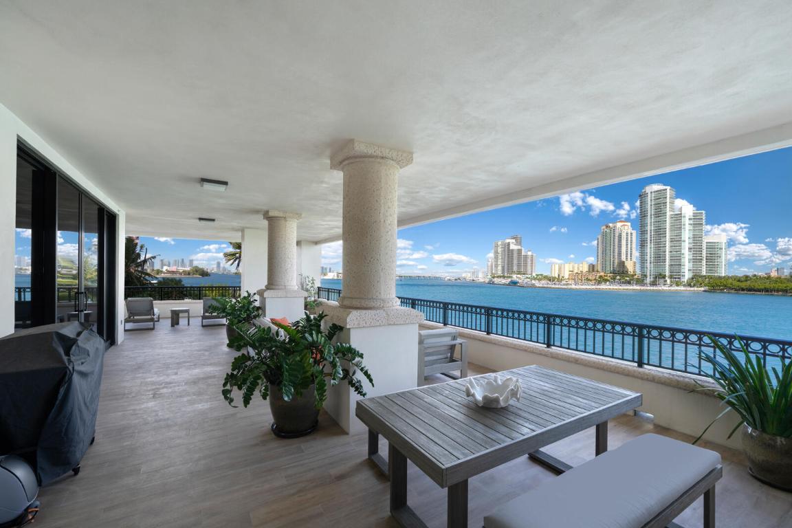 PALAZZO DEL SOL/DELLA LUNA AT FISHER ISLAND CONDO - Residential