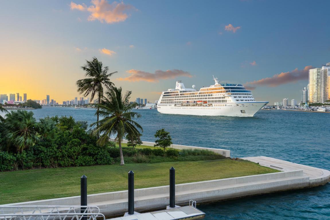 PALAZZO DEL SOL/DELLA LUNA AT FISHER ISLAND CONDO - Residential