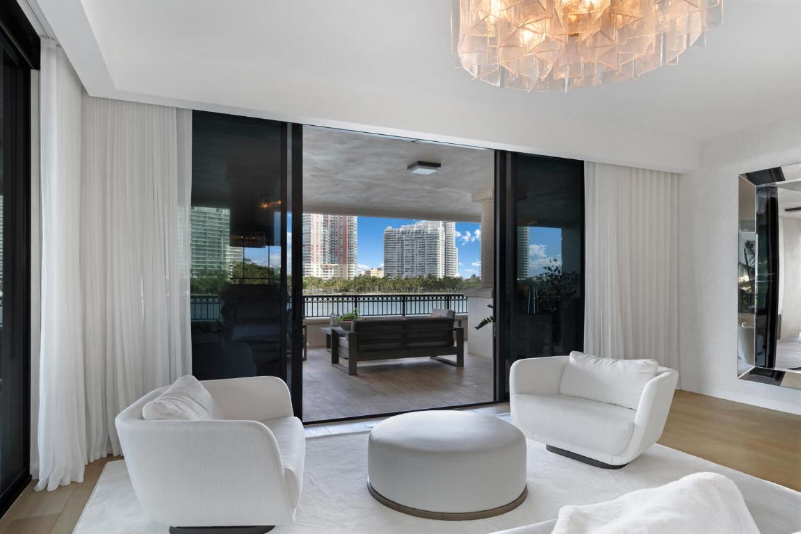 PALAZZO DEL SOL/DELLA LUNA AT FISHER ISLAND CONDO - Residential