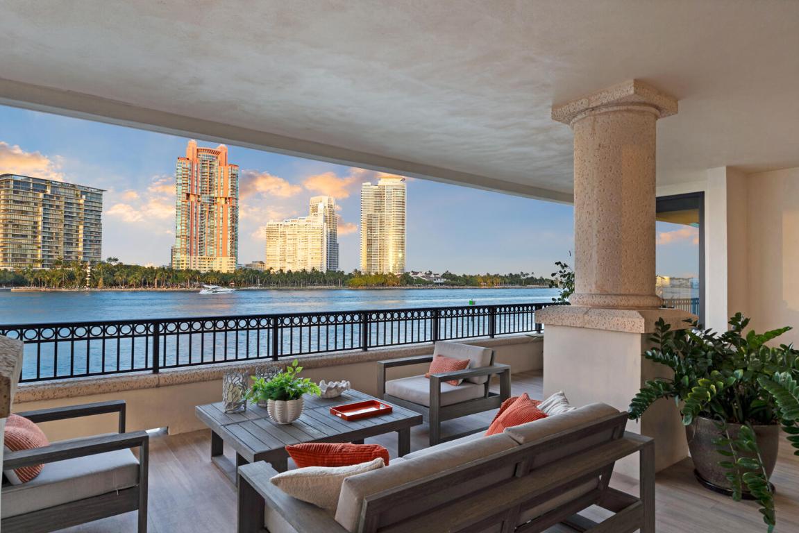 PALAZZO DEL SOL/DELLA LUNA AT FISHER ISLAND CONDO - Residential