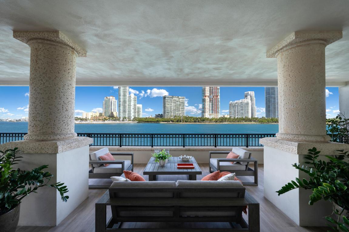 PALAZZO DEL SOL/DELLA LUNA AT FISHER ISLAND CONDO - Residential