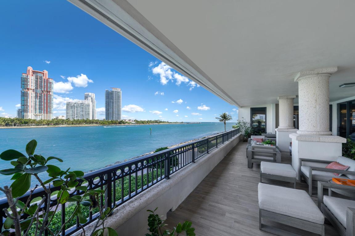 PALAZZO DEL SOL/DELLA LUNA AT FISHER ISLAND CONDO - Residential