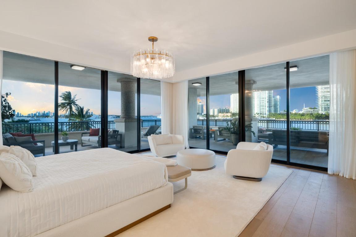 PALAZZO DEL SOL/DELLA LUNA AT FISHER ISLAND CONDO - Residential