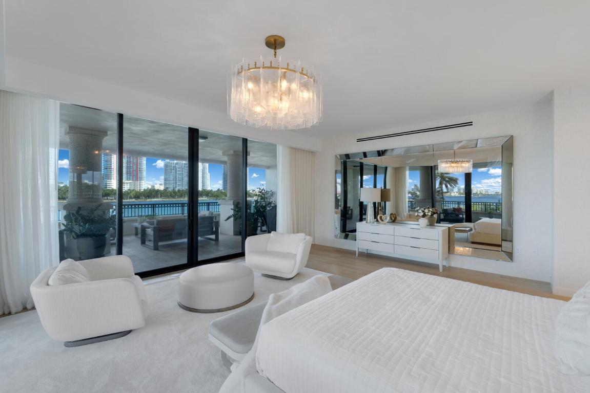 PALAZZO DEL SOL/DELLA LUNA AT FISHER ISLAND CONDO - Residential