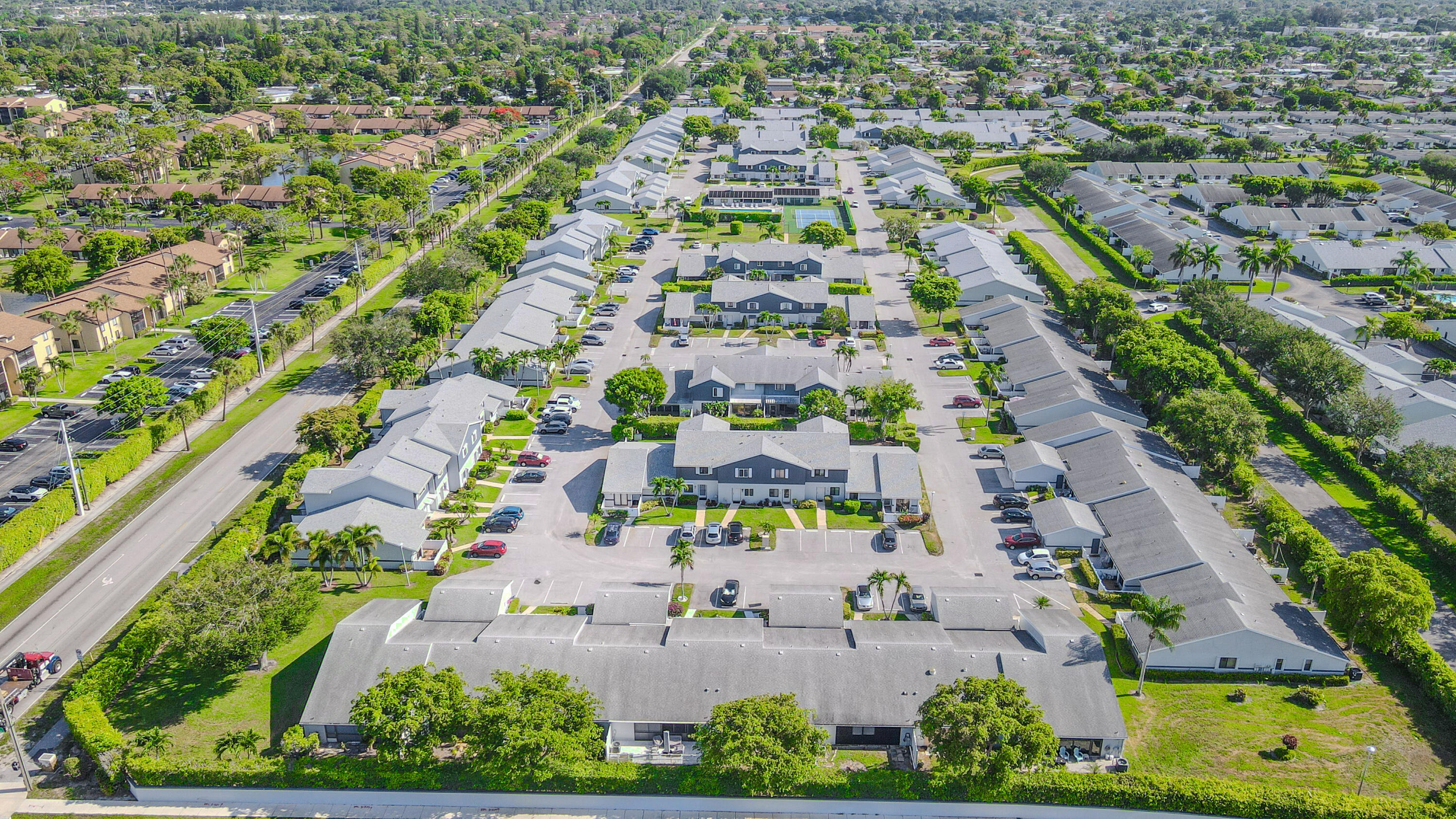 ARBOURS OF THE PALM BEACHES COND - Residential Lease