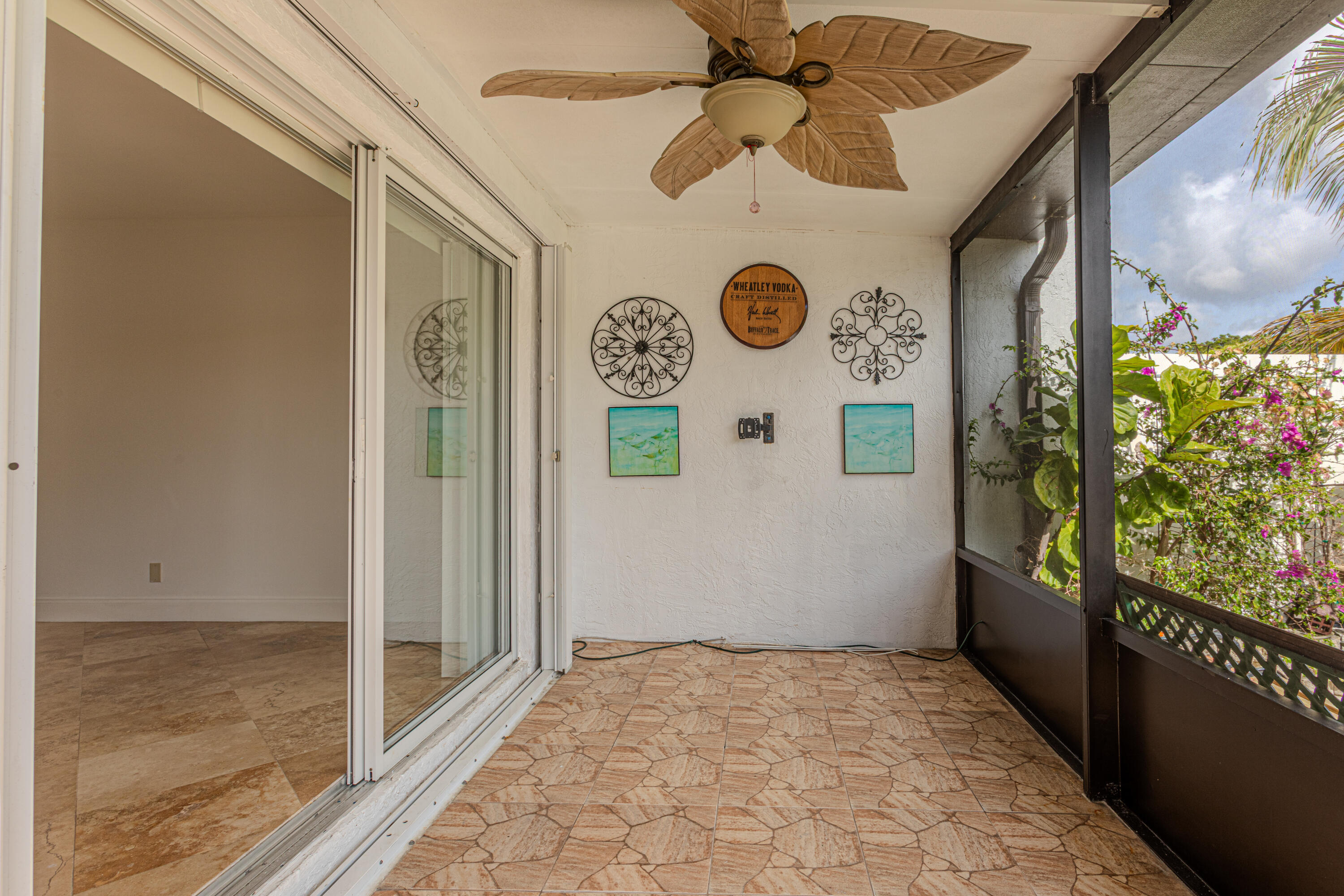 ARBOURS OF THE PALM BEACHES COND - Residential Lease