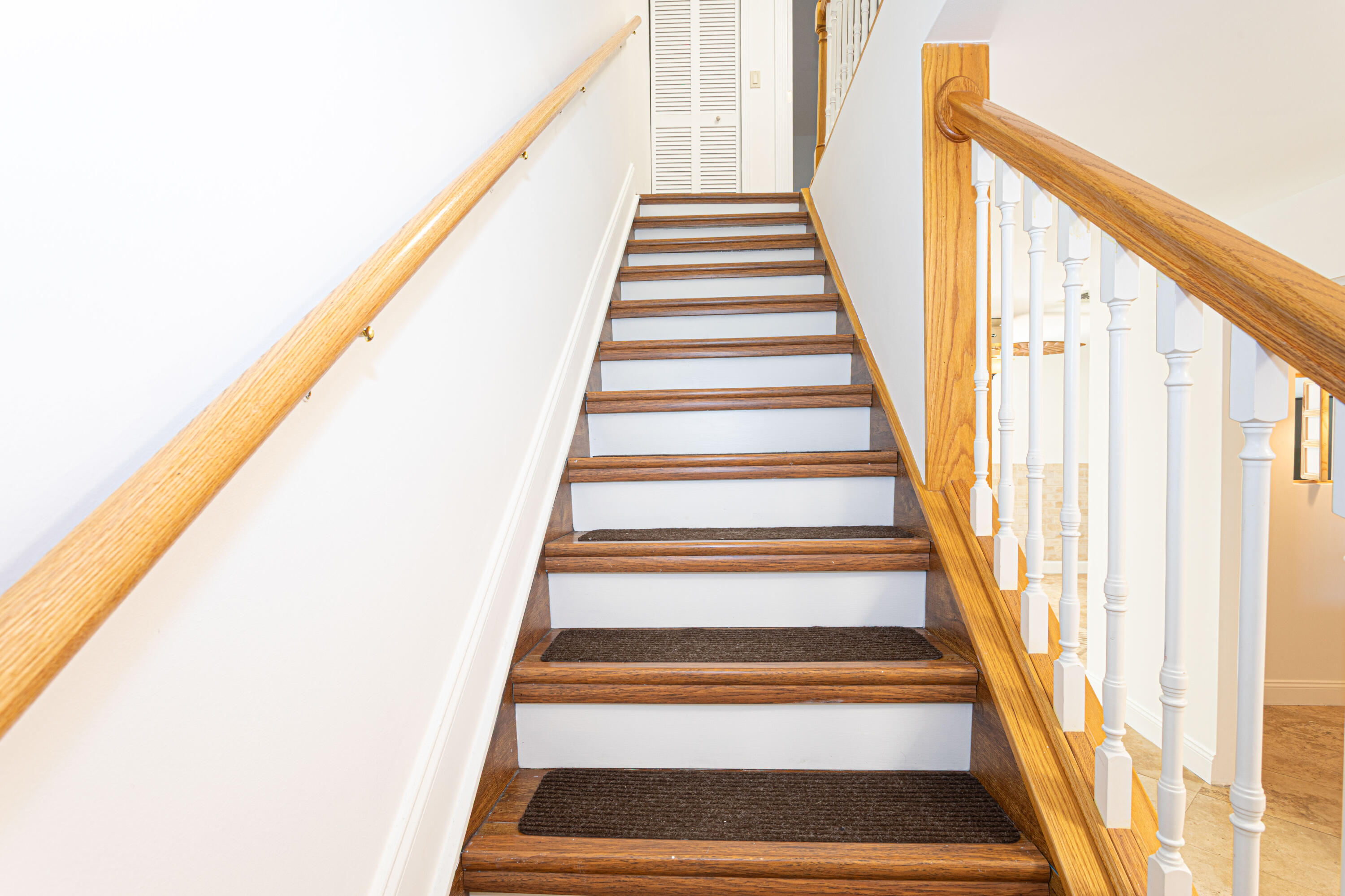 ARBOURS OF THE PALM BEACHES COND - Residential Lease