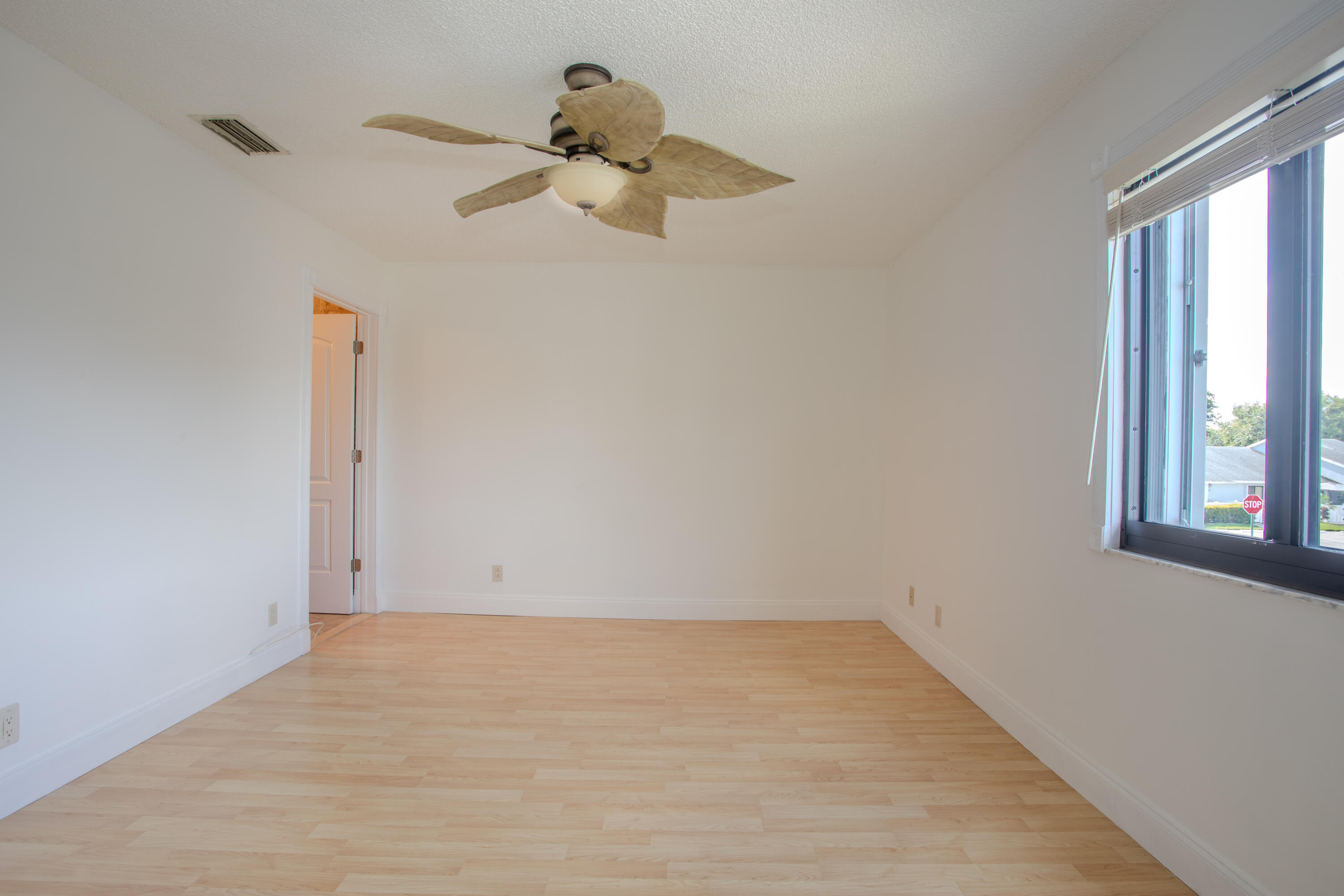 ARBOURS OF THE PALM BEACHES COND - Residential Lease